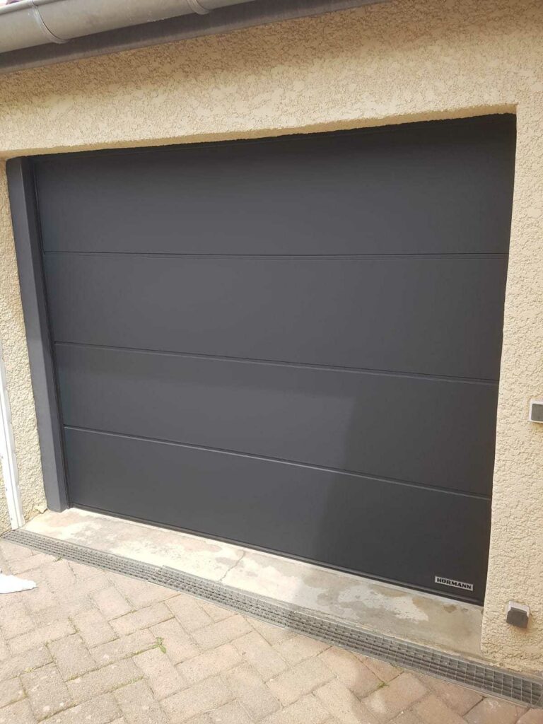 Porte de garage enroulable 1