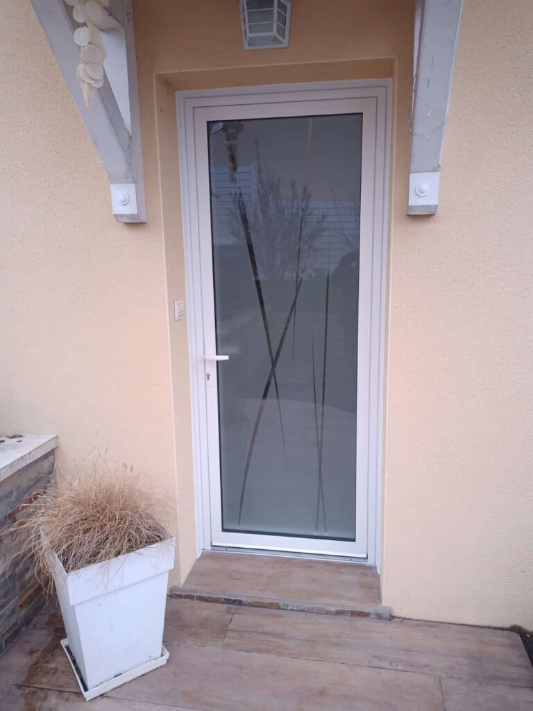 Porte-entree-fraisses-exterieur