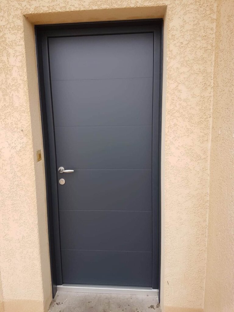 Porte-sury-le-comtal-Bleu
